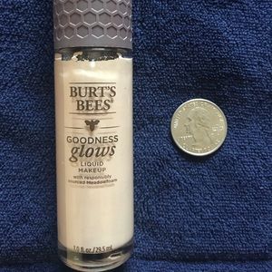 BURT’S BEES  Liquid Foundation